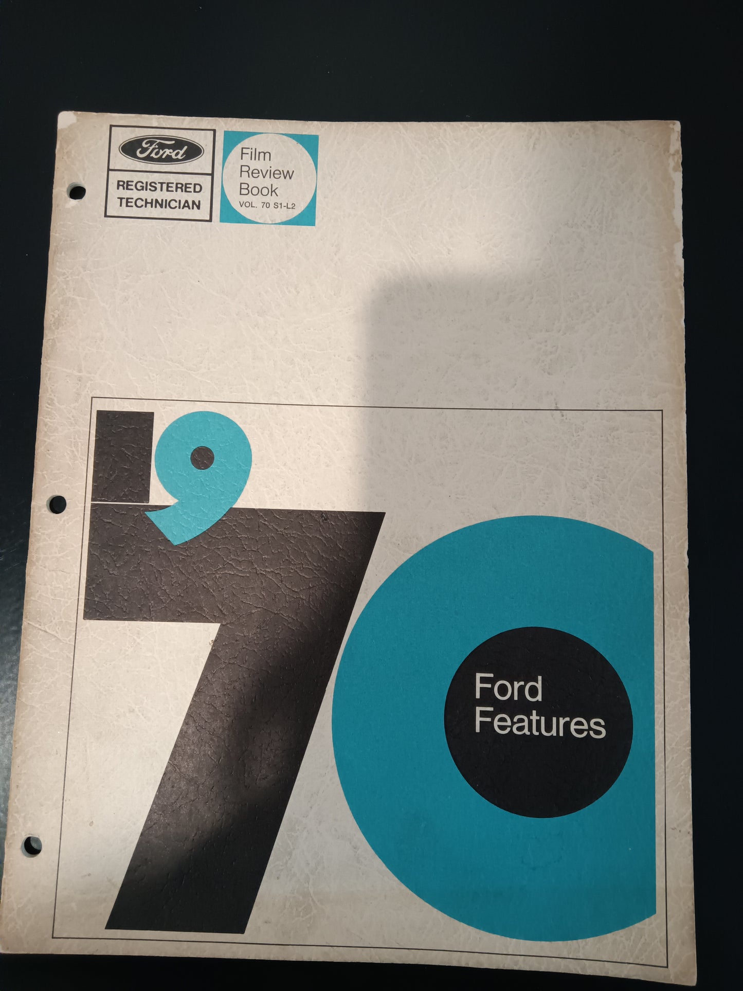 1970 Ford Features Film Review Booklet vol 70 S1-L2